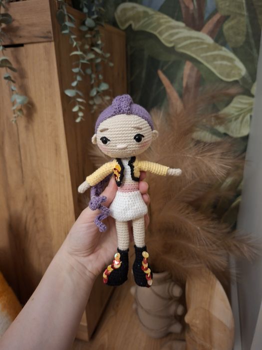 Amigurumi lalka RUMI z Huntrix