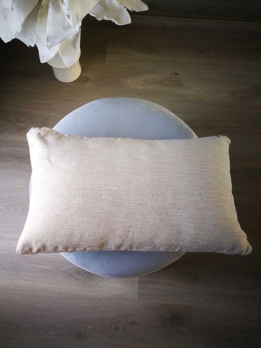 Almofada beje rectangular