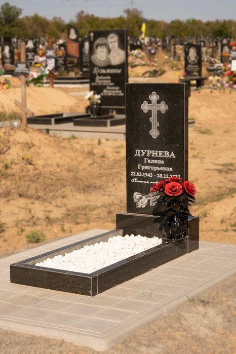 Пам'ятники із граніту Південноукраїнськ. Памятники Южноукраинск.