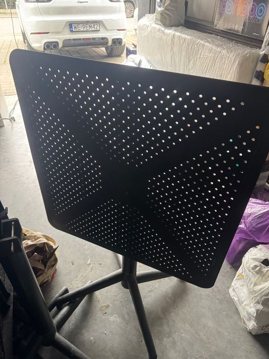 Krzesła i stół ogrodowe