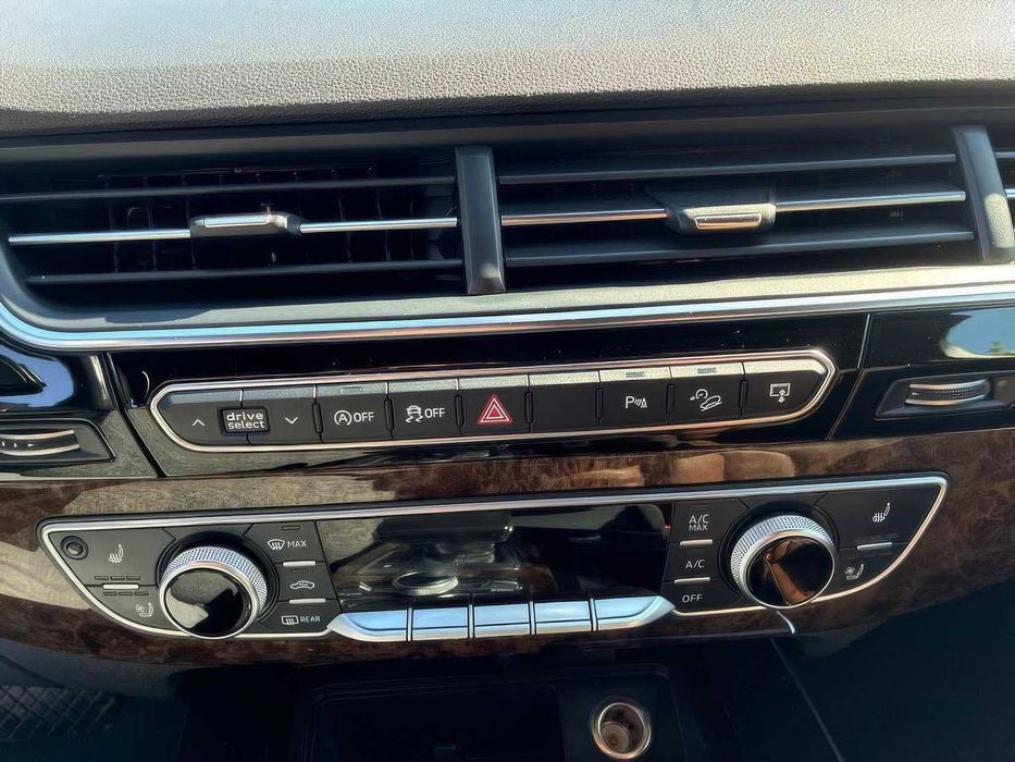 AUDI Q7      2017