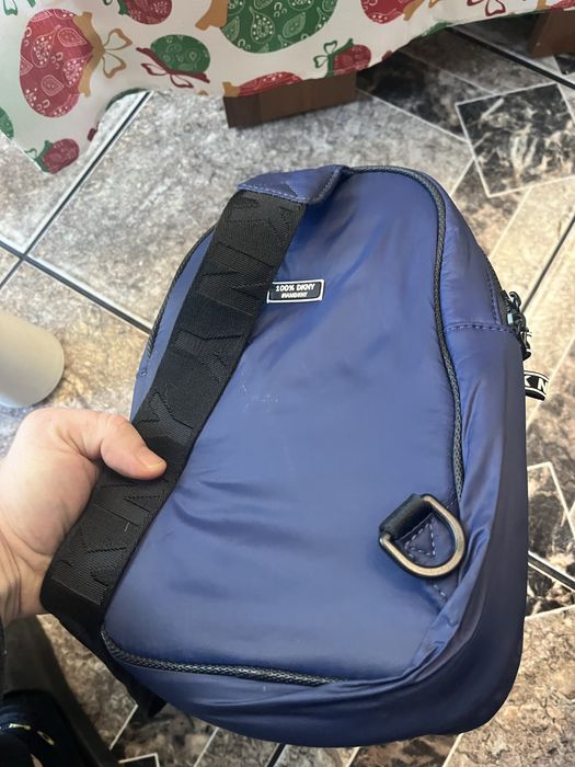 Сумка слінг DKNY