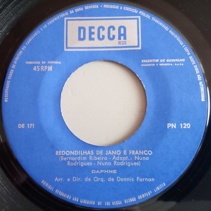 Daphne	- - - - -	Verde Pino	- - - - -	Single