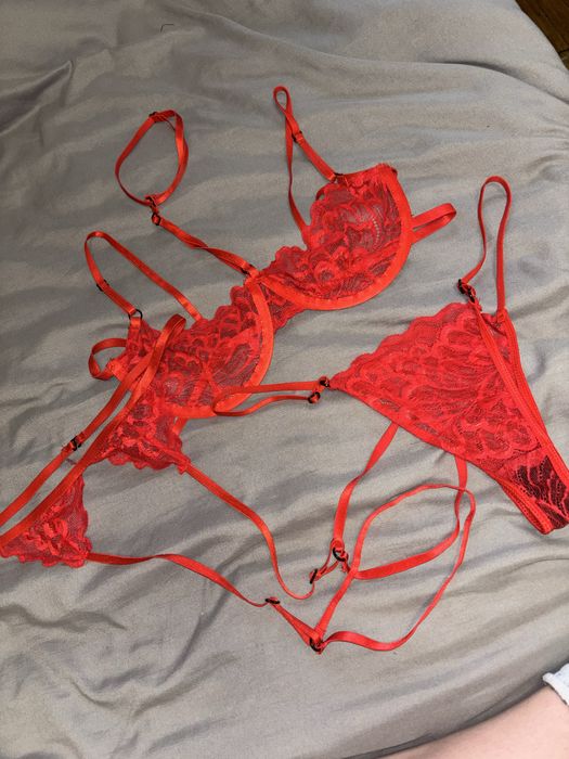 Білизна мереживна червона 44 р