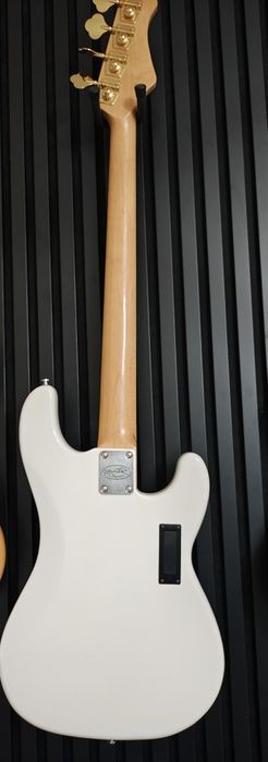 Gitara basowa lutniczą
