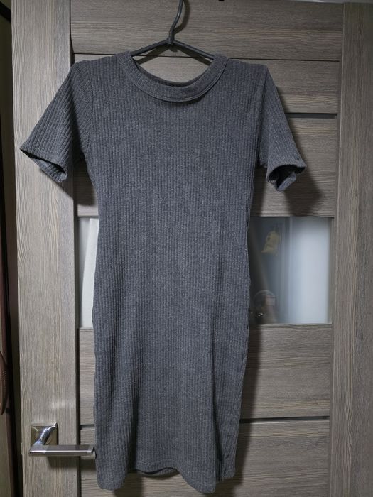 Продам серое  платье