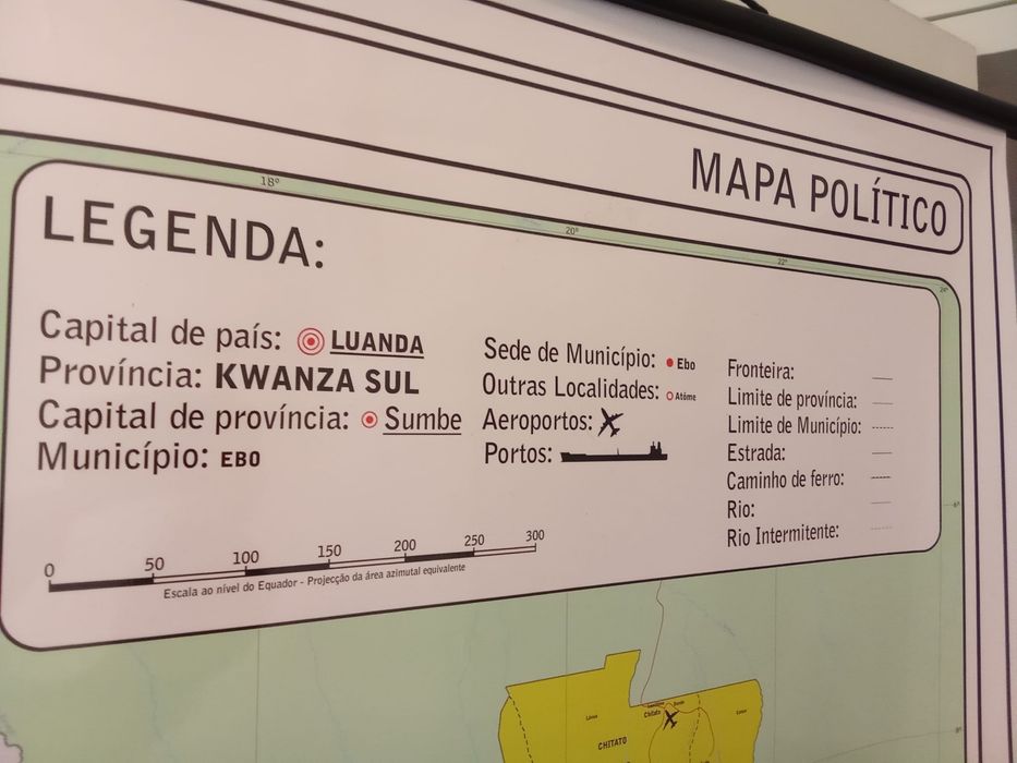 Mapa político de Angola