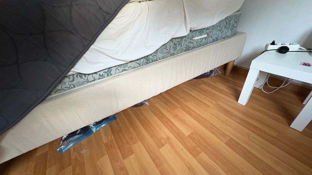 Cama de casal sem colchão