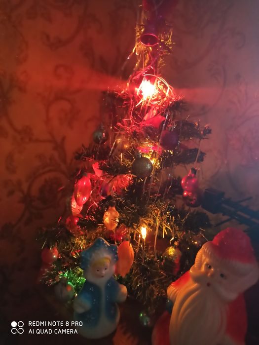 Мини-набор новогодний: ёлочка, игрушки, Дед Мороз Снегурочка, гирлянда