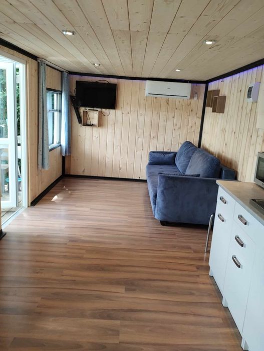 Domek letniskowy klimatyzowany nad jeziorem z linią brzegową Kaszuby