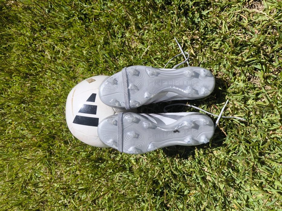 Chuteiras adidas Predator e Nike