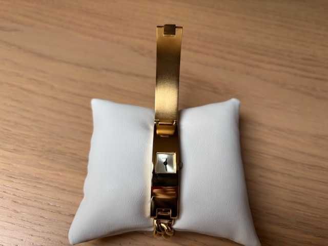 Relógio Pulseira Guess Vintage "G Locket" – Dourado & Cristais – NOVO