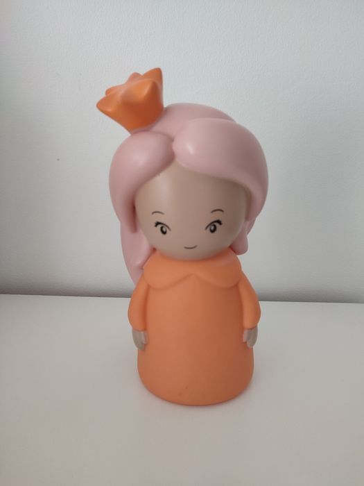 Estojo em forma de boneca