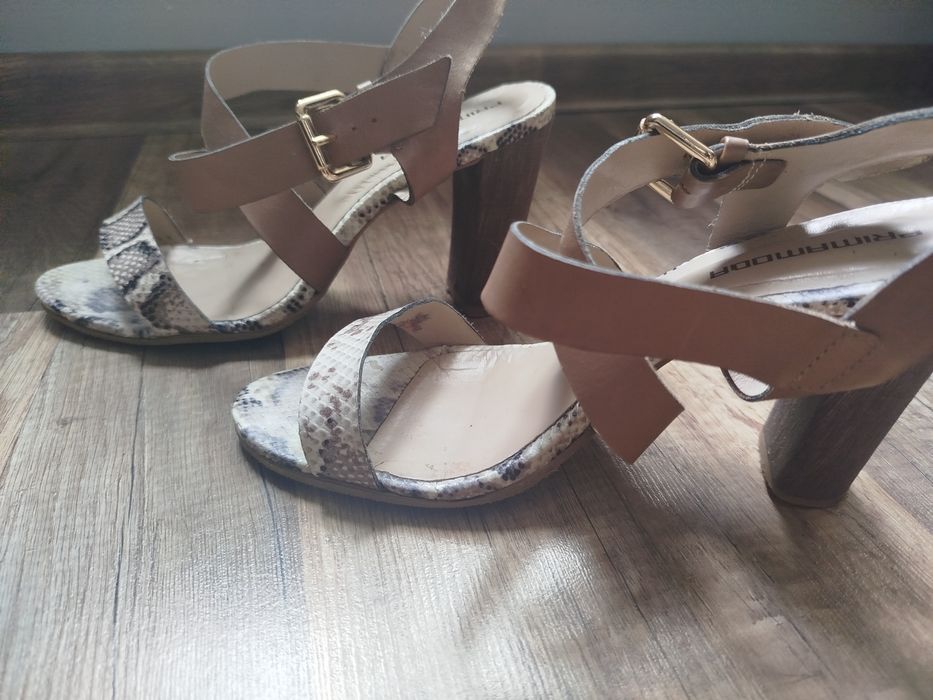 Eleganckie buty/sandałki na grubej koturnie Prima Moda/38