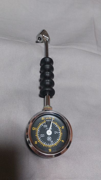 Манометр для вантажних авто