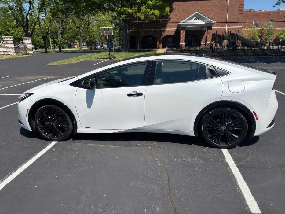 Toyota Prius      2025