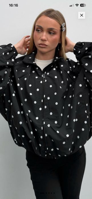 Куртка вітрівка , у горошок Bershka