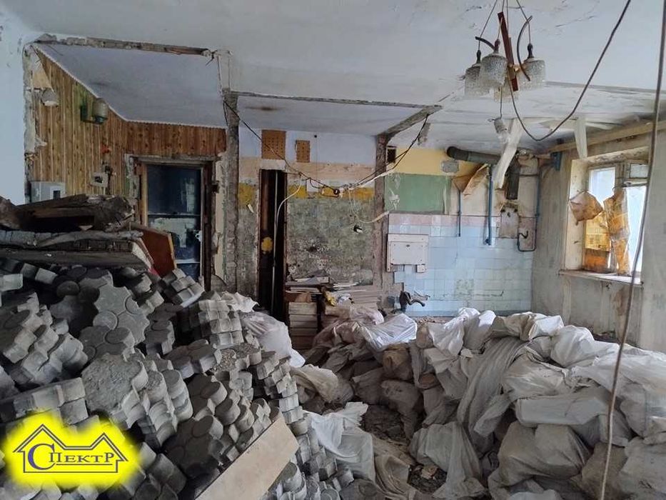 3кімнатна квартира під капітальий ремонт соц місто 1 поверх
