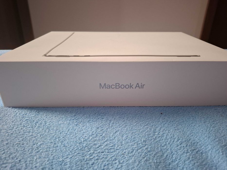 Apple MacBook Air 13", 8-rdzeniowy procesor M3 (GPU 8 rdzeni) RAM 8 GB