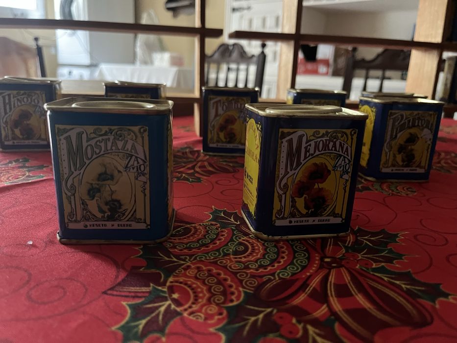 Latas de especiarias