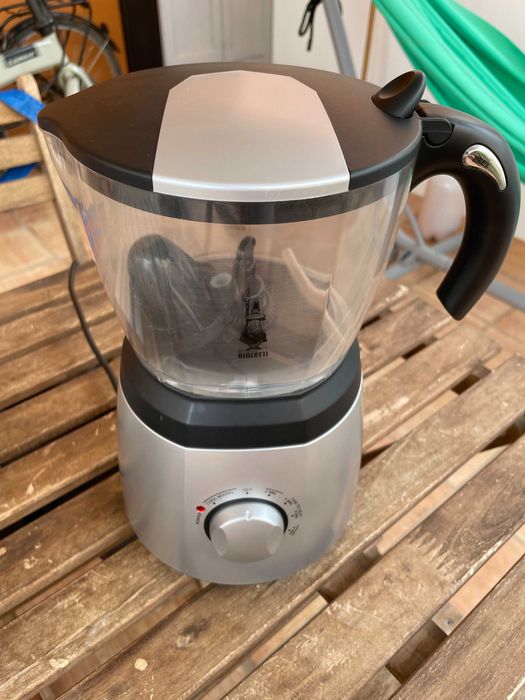 Máquina de fazer espuma Bialetti
