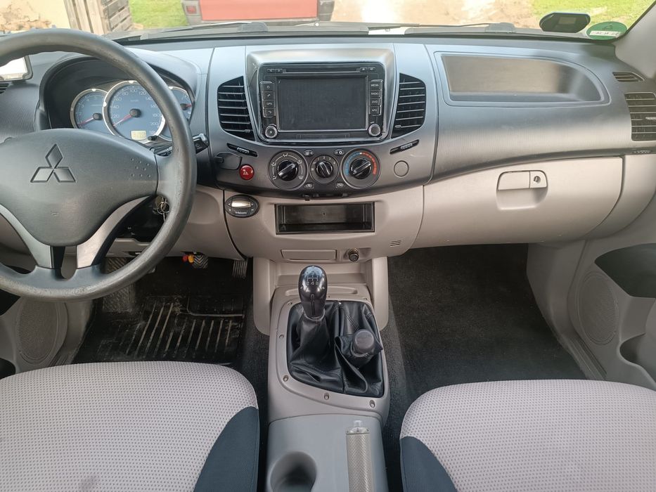 Mitsubishi L200 4x4 2010 Documentos alemães.