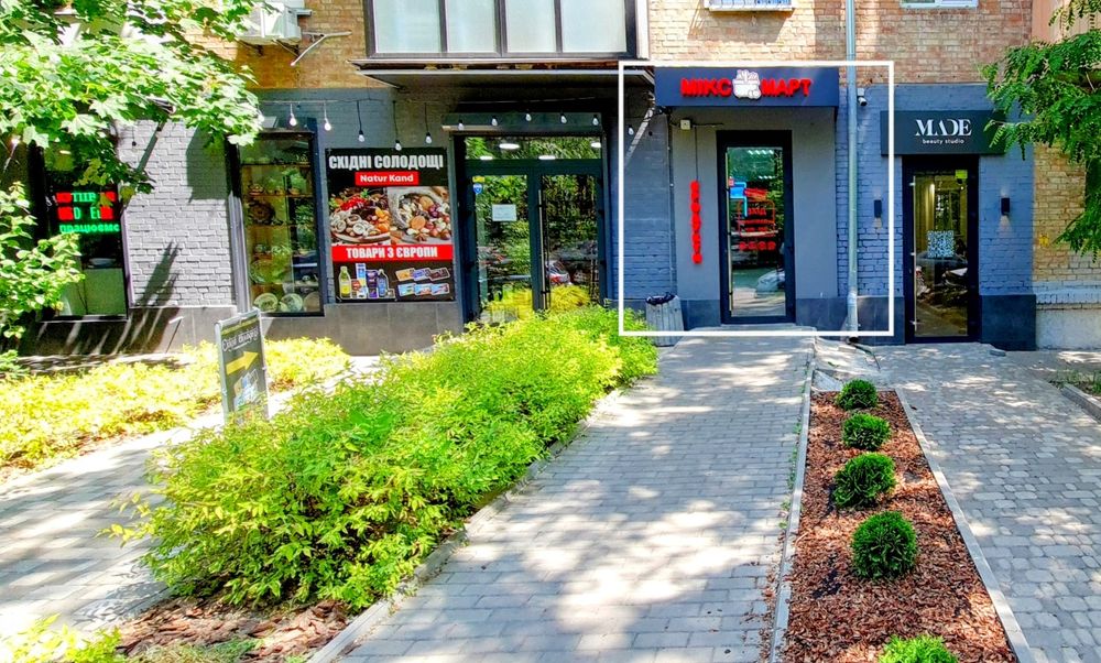 Новопечерские Липки. Возле шлагбаума. Подвысоцкого 10а. Фасад.