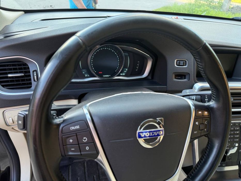 Volvo s60 2013 рік