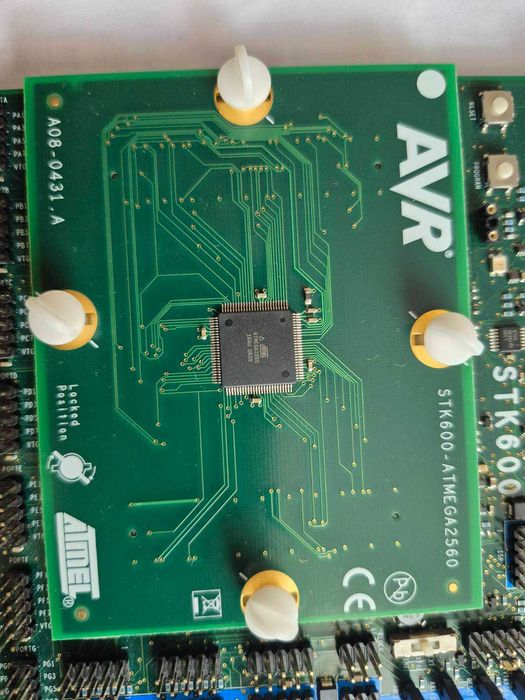 Програматор STK600