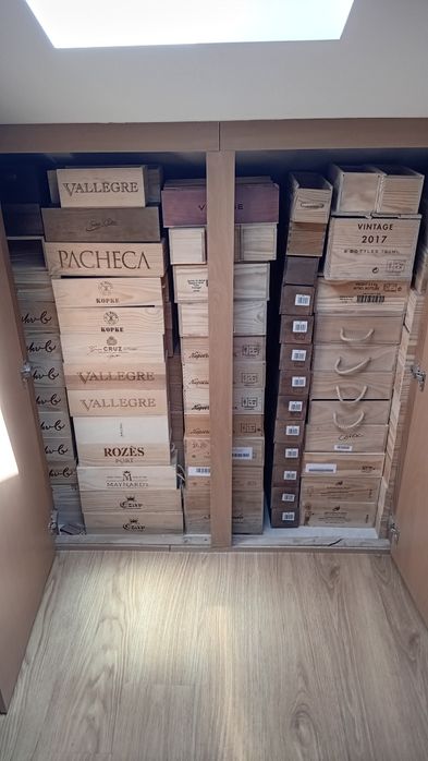 Caixas de vinho de madeira