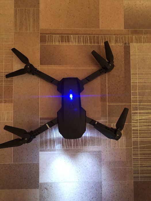 Дрон с камерой E88