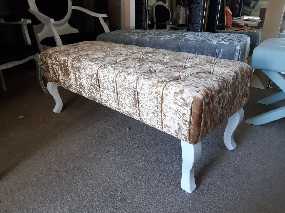 Banqueta capitonê veludo brilhante dourado 120x45cm