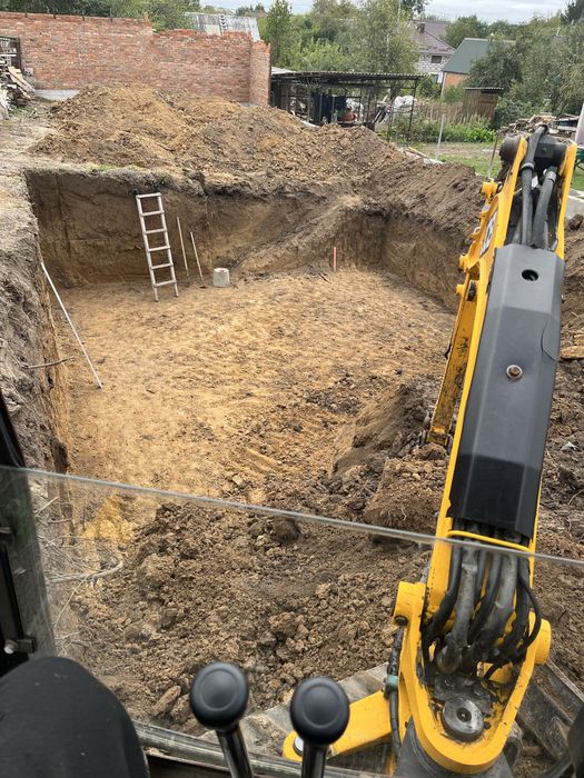 Продам міні ескаватор  JSB8035ztz в харошому стані