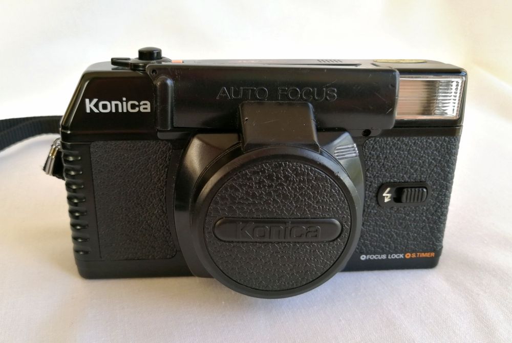 Máquina fotográfica Konica C35 MF