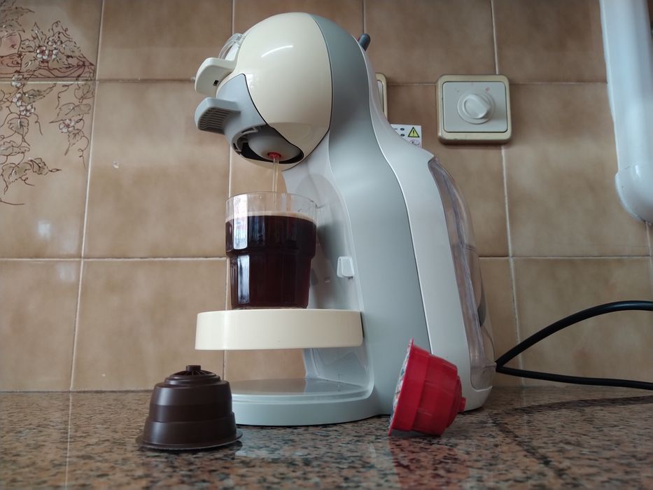 Máquina de café Dolce Gusto cafeteira Krups casa quarto apartamento vivenda escritório gabinete carro cozinha.