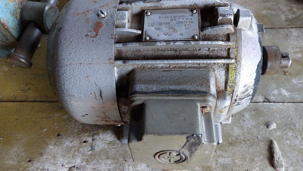 Trójfazowy silnik elektryczny asynchroniczny z czasów PRL