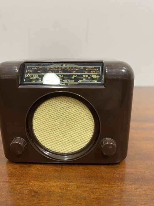 Mini rádio a pilhas.
