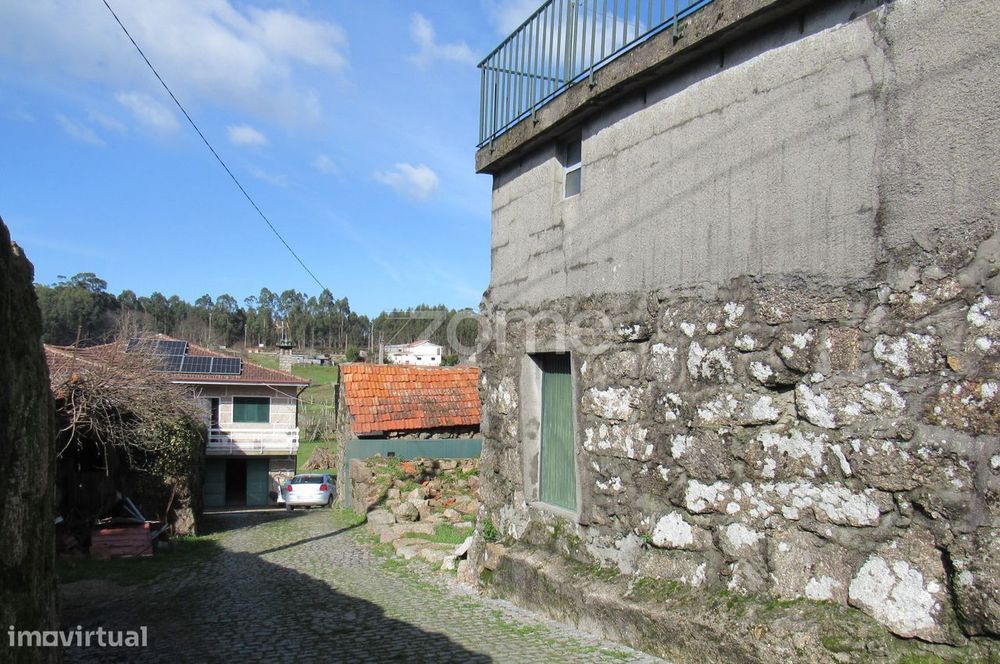 Moradia T2 para Recuperar - Santa Marta - Penafiel