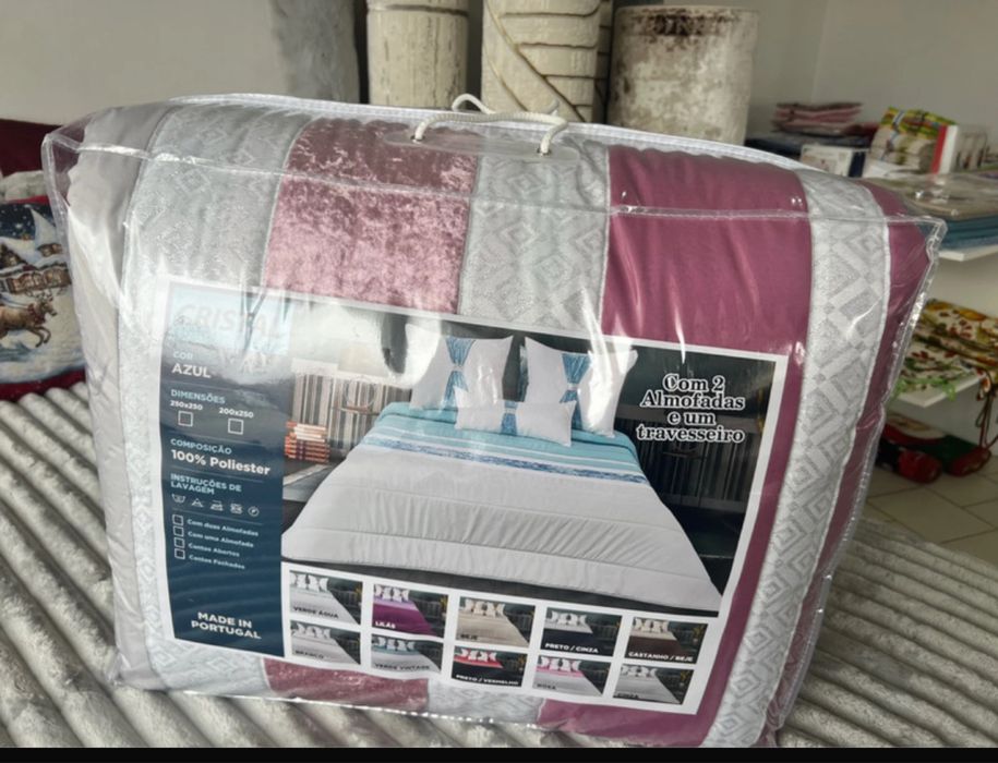 Edredão com aplicacões em veludo e lurex + 2 almofadas + 1 travesseiro