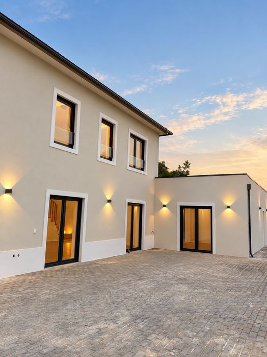 Moradia V3 Nova | 2 Suites | Terreno 1.307 m² | Vermoil