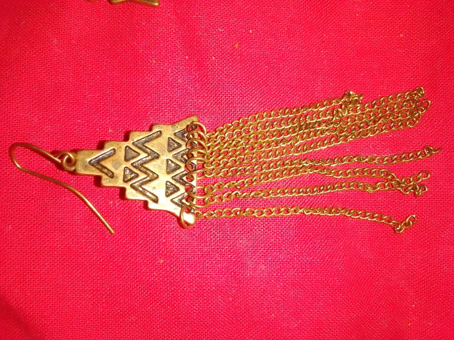 Par de brincos tom dourado só 1,50€