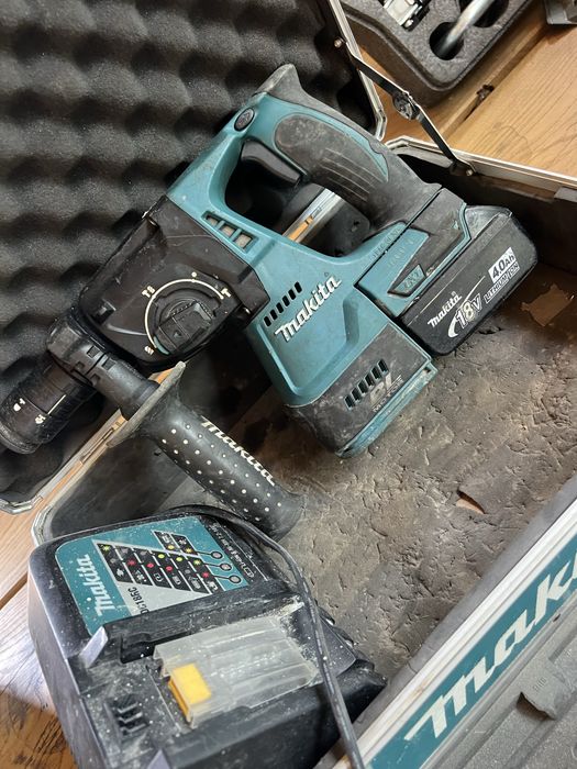 Makita DHR234 wiertarka młot z ładowarką baterią i walizką