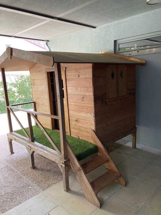 Casinha em madeira para crianças