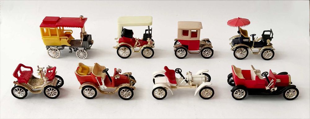 Lote 8 miniaturas CLÈ_ Esc.:1/43? Miniaturas de plastico com falhas pontuais em alguns modelos. Conjunto em muito bom estado geral.