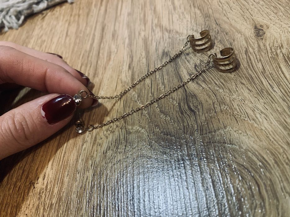 Piękne złote nausznice kolczyki wkrętki