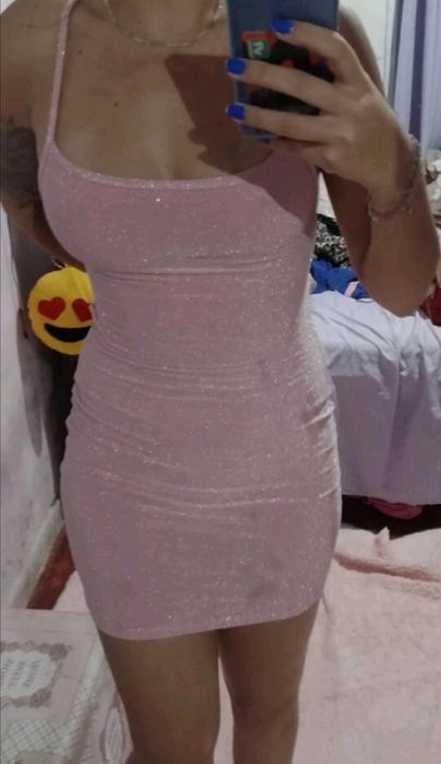 Cudowna błyszcząca sukienka jasno różowa. Impreza, sylwester