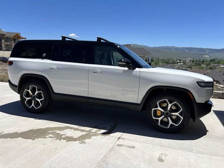 2023 Rivian R1S Adventure
