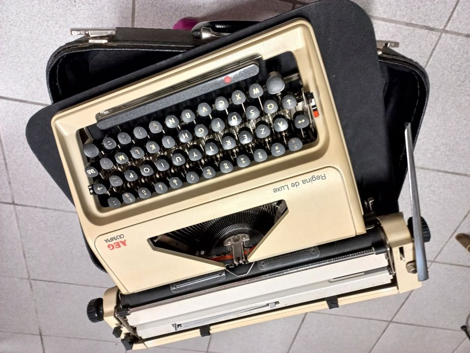 Maquina de escrever Aeg