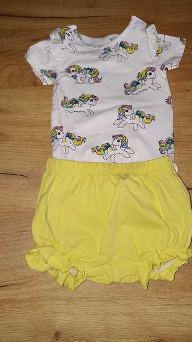 Komplet ubranek marki H &M rozmiar 50