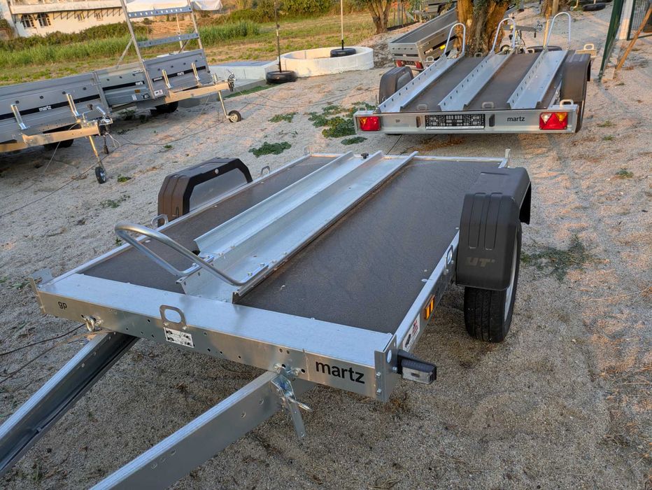 Venda de atrelados de vários modelos